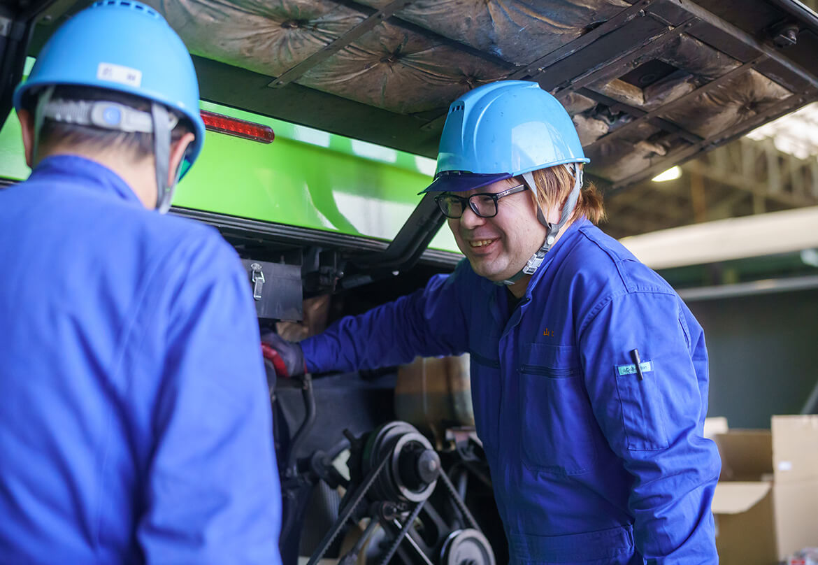 バスという特別な車両を整備する<br />
プレミアム感と面白さ、そしてやりがい