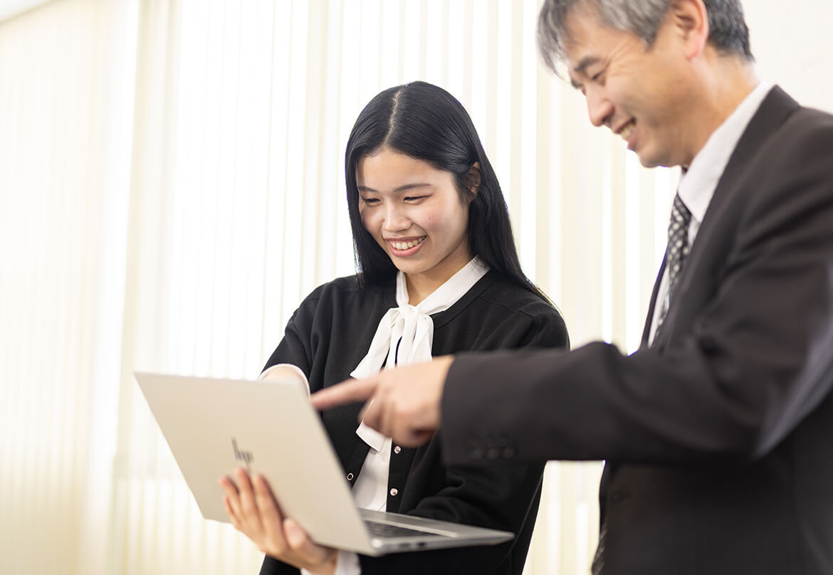 定時退社が基本。<br />
無理なく続けられる、働きやすさが整った職場